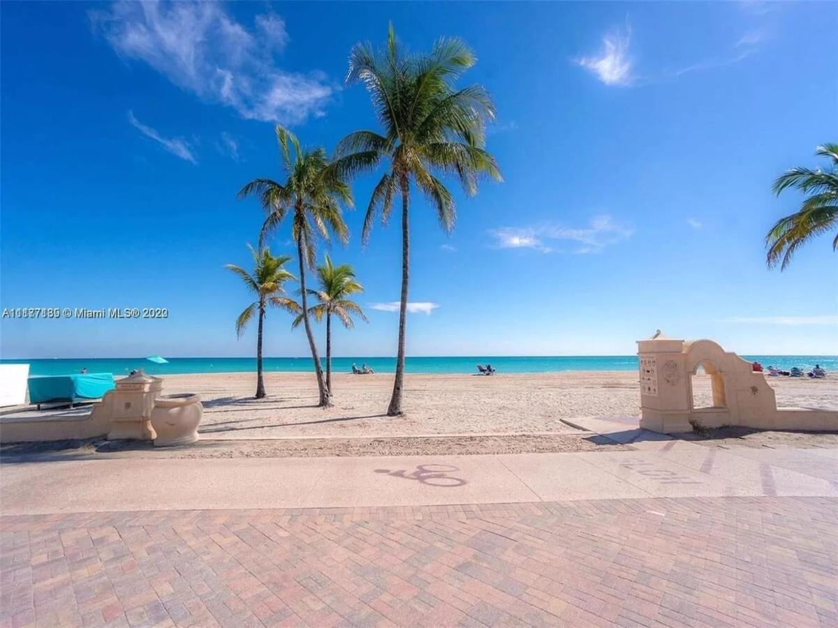Free Parking, Bay View, Pool, Step To Beach Hollywood Exterior photo