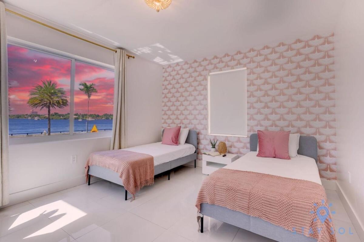 Free Parking, Bay View, Pool, Step To Beach Hollywood Exterior photo