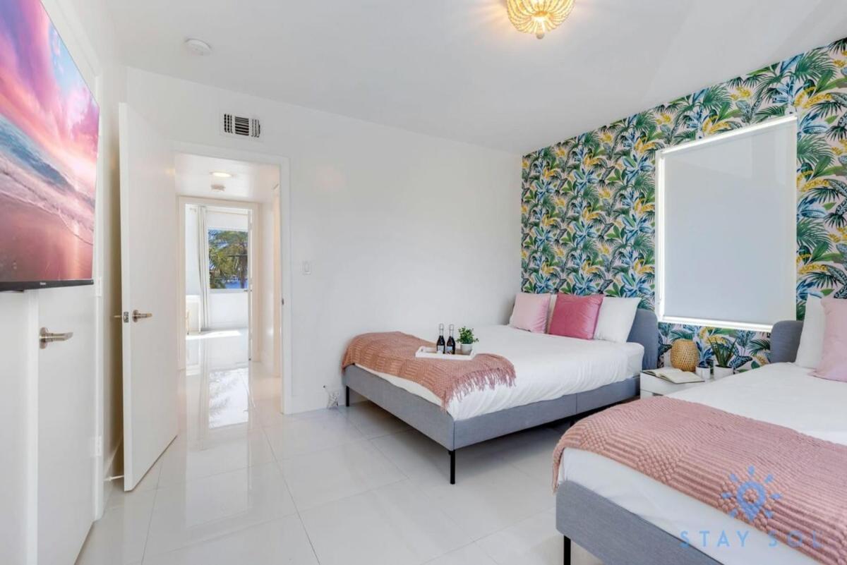 Free Parking, Bay View, Pool, Step To Beach Hollywood Exterior photo