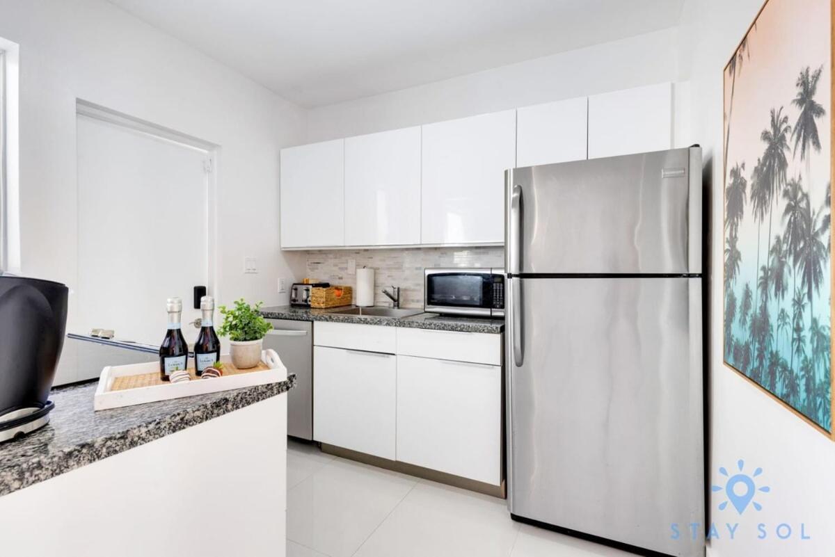 Free Parking, Bay View, Pool, Step To Beach Hollywood Exterior photo
