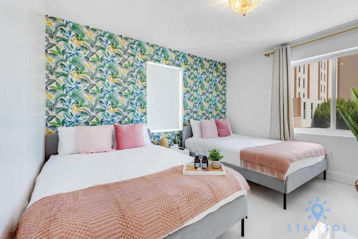 Free Parking, Bay View, Pool, Step To Beach Hollywood Exterior photo