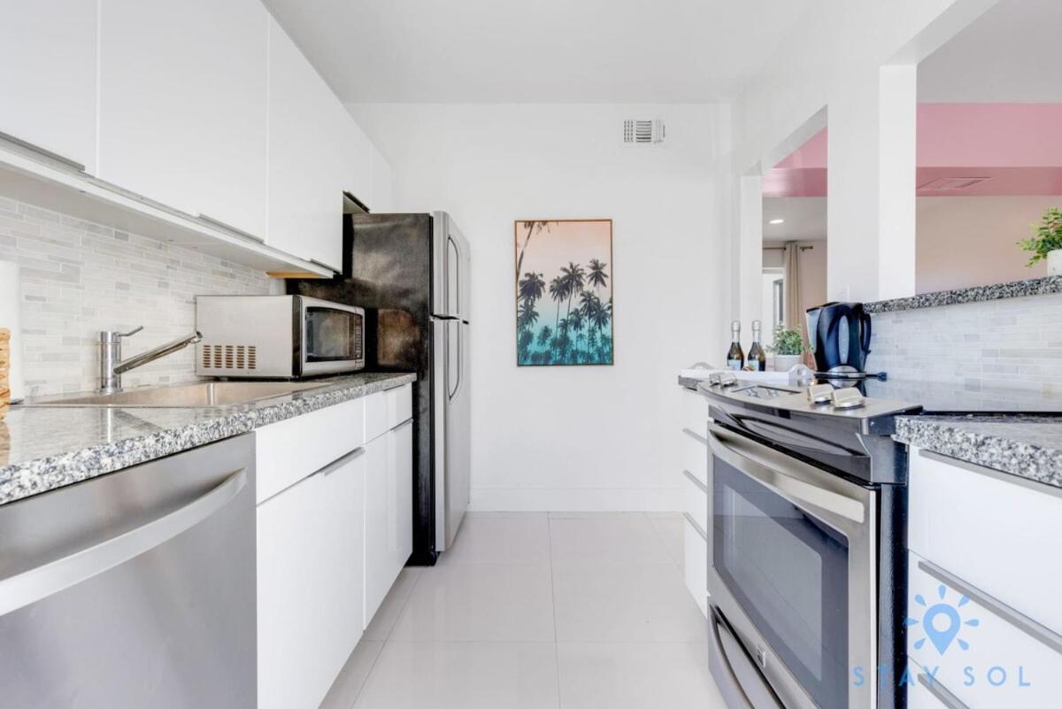 Free Parking, Bay View, Pool, Step To Beach Hollywood Exterior photo